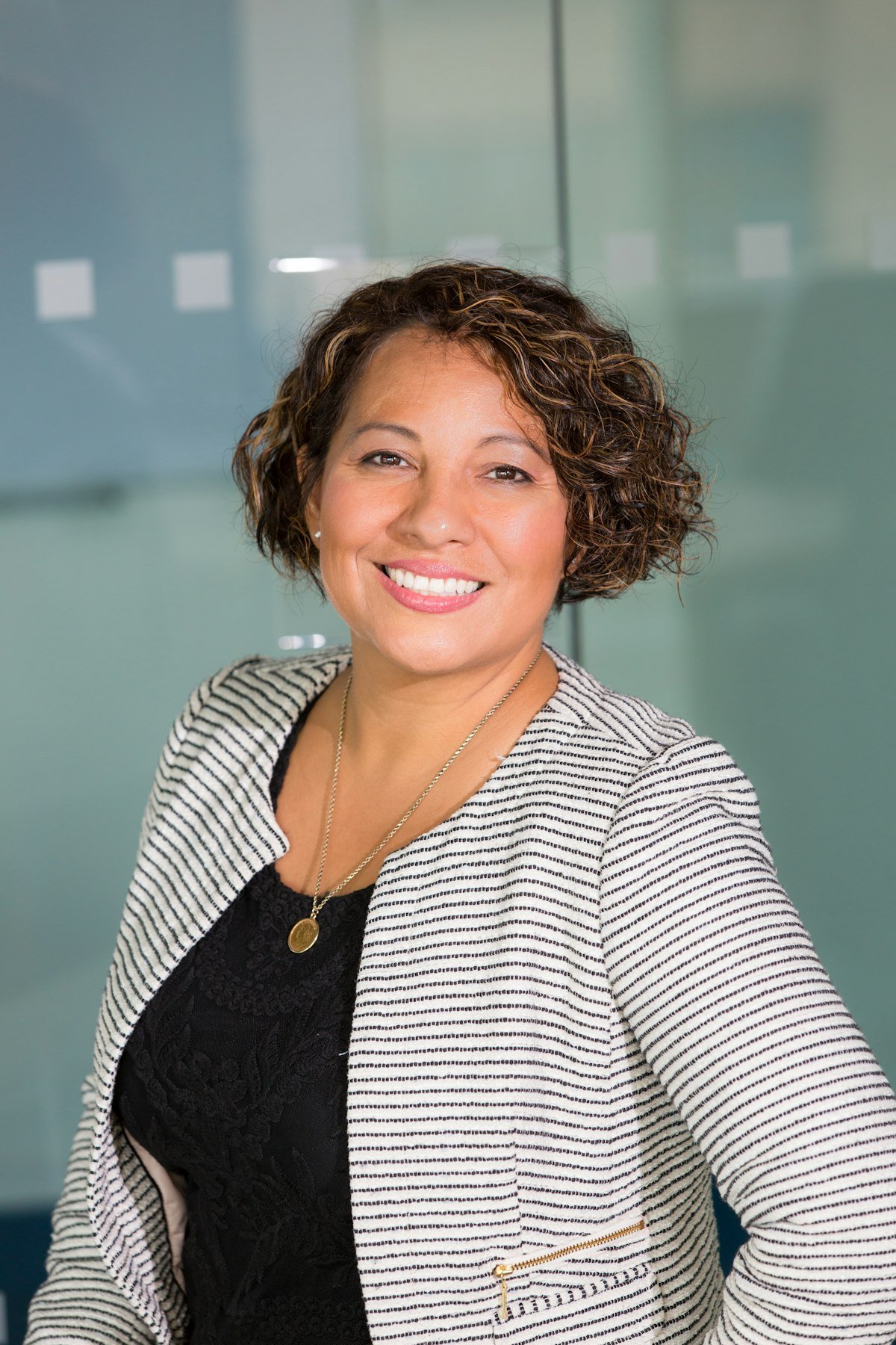 Professional financial advisor at Apex Valley Global Bank